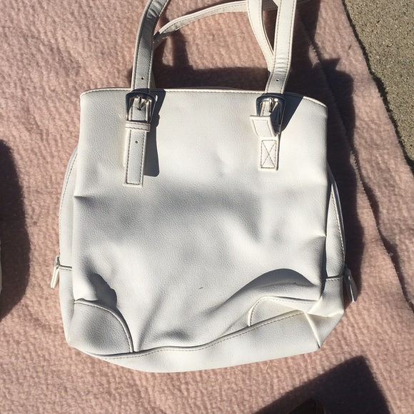 6 Purses - Picture 3 of 6